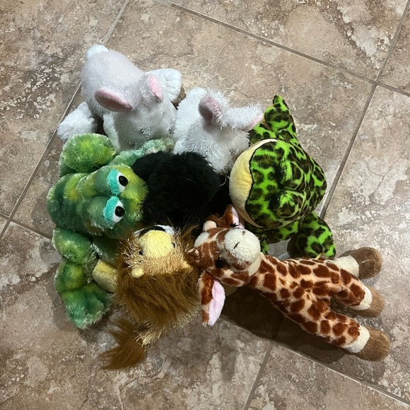 Webkinz LOT of 7 Pets Vintage 2000s Web game no codes GANZ poodle frog giraffe - Picture 12 of 12